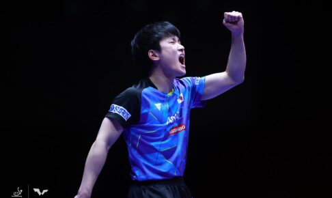 “エース”張本智和、レベンコ相手に第1ゲーム落とすも逆転V　勝利のバトンは2番手の篠塚大登へ【世界卓球】