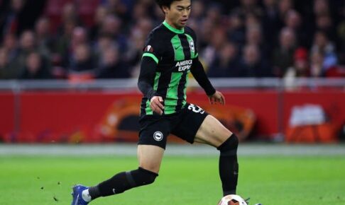 「キャリアの終焉を免れたのは幸運だった」躍動した三笘薫への“殺人タックル”をブライトン番記者が批判。敵サポーターからのブーイングには苦言「信じられない」【現地発】