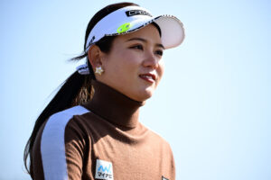 連覇を狙う吉本ひかる、今季ドライビングディスタンス“最下位”も抜群の技で初日「68」2位タイ