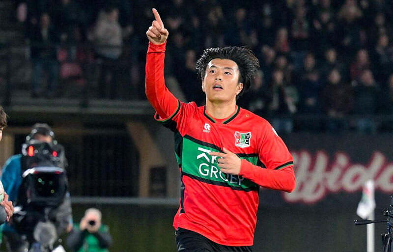 オランダで躍動する小川航基が2019年以来の日本代表入り! 北朝鮮戦に向け長友佑都がカタールW杯以来の招集、伊東純也は招集見送り【2026W杯アジア2次予選】 オランダで躍動する小川航基が2019年以来の日本代表入り! 北朝鮮戦に向け長友佑都がカタールW杯以来の招集、伊東純也は招集見送り【2026W杯アジア2次予選】