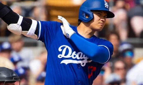 大谷翔平、“韓国初試合”は2打席連続空振り三振　豪快スイングも…ヘルメット飛ばす