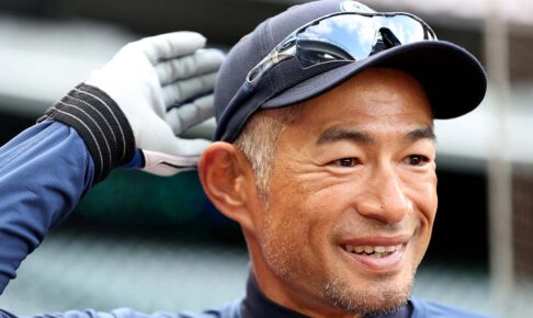 【MLB】51歳イチロー氏、マリナーズ開幕戦でキレキレ“135キロ”始球式 米メディア「彼だけが出来る唯一の方法」 【MLB】51歳イチロー氏、マリナーズ開幕戦でキレキレ“135キロ”始球式 米メディア「彼だけが出来る唯一の方法」
