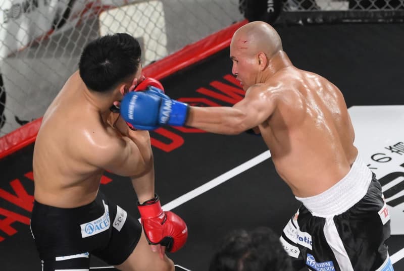 亀田興毅と2度戦った男、ランダエタ “博多の虎”を貫録KO葬 ローキックに苦戦も11Rに強烈左フックから仕留める 亀田興毅と2度戦った男、ランダエタ “博多の虎”を貫録KO葬 ローキックに苦戦も11Rに強烈左フックから仕留める