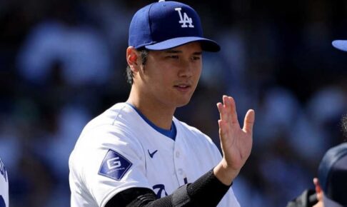 大谷翔平、試合前から現れた礼儀正しい姿勢に日米注目「かかとが揃ってますね」「ちゃんとしてる」