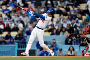 【MLB】大谷翔平、圧巻スタートの山本由伸援護の強烈183キロ右前打　塁上で“ヘルメットこつん”パフォも披露