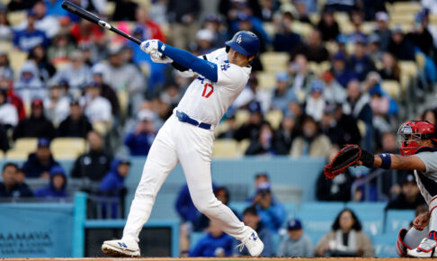 【MLB】大谷翔平、圧巻スタートの山本由伸援護の強烈183キロ右前打　塁上で“ヘルメットこつん”パフォも披露