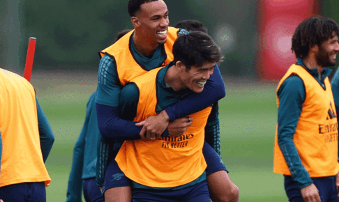 アーセナル左SB論争　冨安を「クラブで最も優れたDF」に英指名「有利に働くかも」