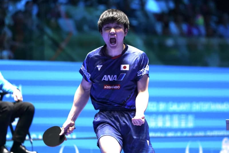 エース張本智和 世界13位に逆転勝利!接戦を制して日本勢ベスト4一番乗り【卓球 W杯】 エース張本智和 世界13位に逆転勝利!接戦を制して日本勢ベスト4一番乗り【卓球 W杯】
