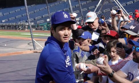 大谷翔平が敵地で“神対応”　176HR達成後初…3分間のサイン会に子どもたち大喜び