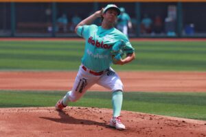 元DeNA・バウアーが同点適時打と“刀ポーズ”をお見舞いされてぶ然　「刀は左腰に差すんだ」とSNSに投稿【メキシカンリーグ】