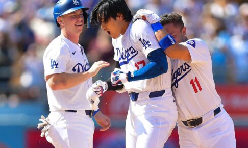 【MLB】「祝われ方も豪快」サヨナラ打を放った大谷翔平への“手荒な祝福”が話題　現地ファンからは要望も「もう10年延長で」