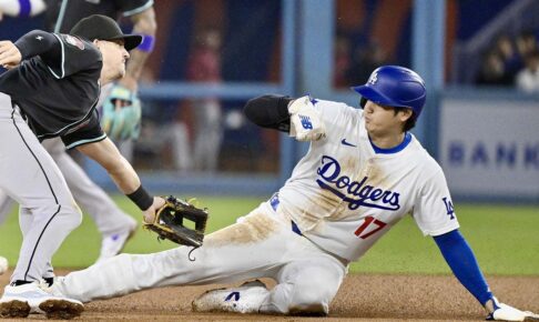 【MLB】大谷翔平、内野手もお手上げの“盗塁劇”でメジャー最速「20本塁打20盗塁」に到達　二塁上では談笑も