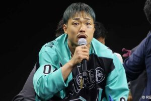 【超RIZIN.3】「素手で殴り合うのはおかしい」皇治と芦澤竜誠が“大乱闘”で両者退場に……芦澤は「ベアナックル戦」を要望