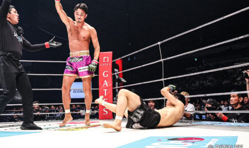 【RIZIN.47】「やっぱり強い」梅野源治、開始5秒で“爆ヒジ”炸裂……2度のダウン奪い死闘を制す　解説席のYA-MANも称賛