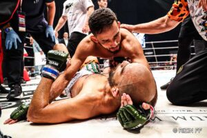【RIZIN.47】「早すぎて見えなかった……」クレベル・コイケ、元王者に“秒殺”一本勝ち　まさかの展開に会場騒然「回転したら極まってた」