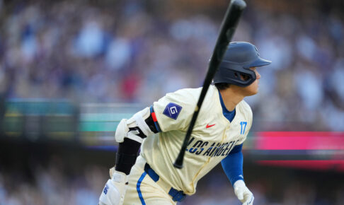 【MLB】「オオタニとテオスカーのコンビは別格」大谷翔平、左中間への弾丸181キロ二塁打　ドジャースの逆転劇呼び込む