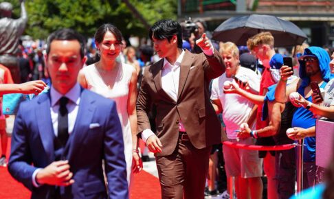 【MLB】「2人で楽しく歩きました」大谷翔平、真美子夫人とのレッドカーペットを振り返る　スーツの裏地にはデコピン刺繍