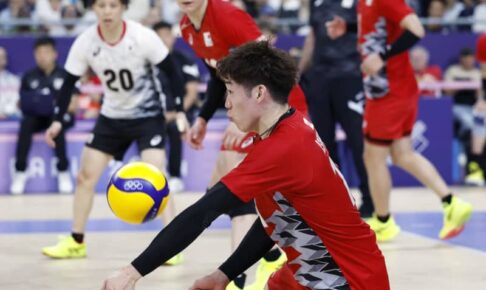 バレー男子　痛恨逆転負け直後にコート上で円陣　選手の表情厳しく　ドイツと2時間超の激闘　ポイント1が収穫か