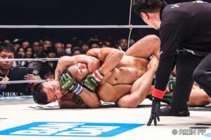 【超RIZIN.3】摩嶋一整、パンクラス王者・新居すぐるとの“寝技師対決”をリアネイキドチョークで制す　「明日また現場がある」
