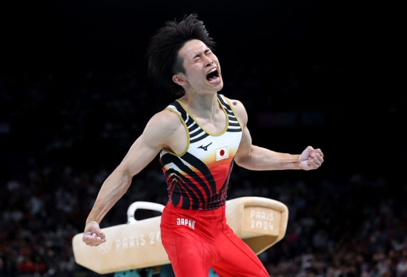 体操ニッポン 主将・萱和磨の「絶叫ガッツポーズ」に世界が沸いた! “美しく失敗しない男”が大逆転金メダルで見せた涙 体操ニッポン 主将・萱和磨の「絶叫ガッツポーズ」に世界が沸いた! “美しく失敗しない男”が大逆転金メダルで見せた涙