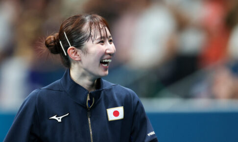 早田ひな、“エース”がアフリカ女王とのサウスポー対決制す　2ゲーム連続デュースを制し3回戦進出【パリ五輪2024】