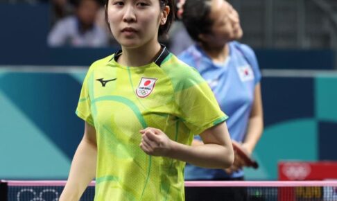 平野美宇が4強ならず涙　0-3から3セット連取で猛反撃　マッチポイント2度握るも韓国の20歳に惜敗　座り込み涙