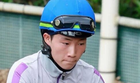 JRA騎手の角田大河が自動車で函館競馬場コース内に侵入　芝を損傷させ騎乗停止処分に　エルムSのベルダーイメルなど土日全14鞍で乗り代わり
