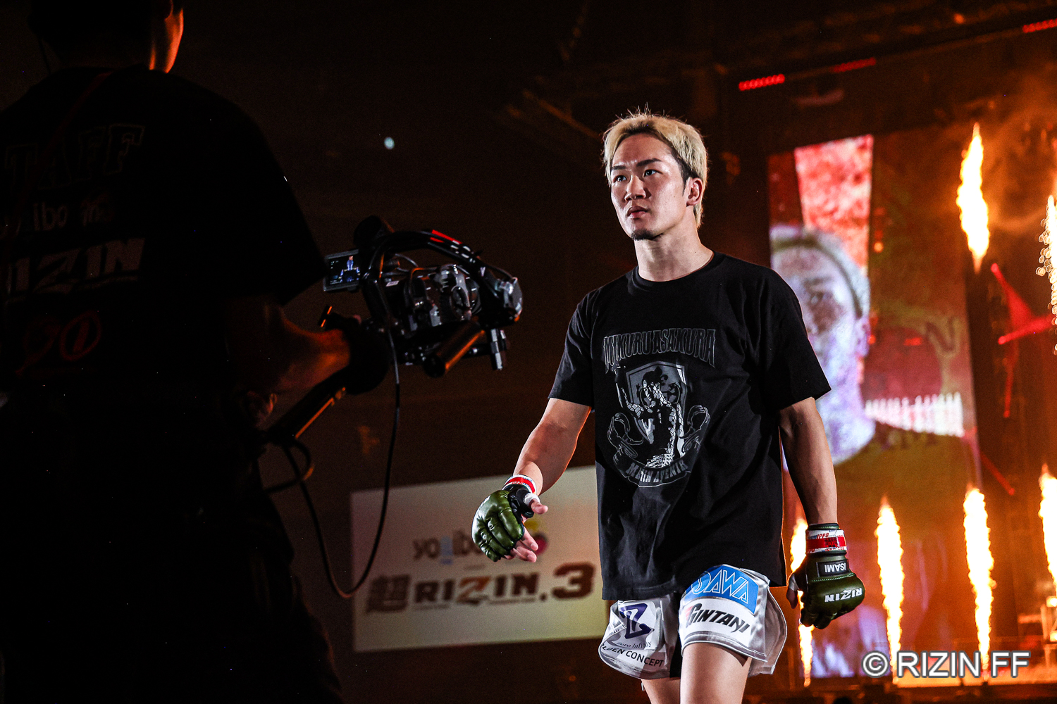 超RIZIN.3】「偉大すぎる」朝倉未来、平本蓮との引退試合で使用したグローブ が“2091万円”で落札（SPREAD）｜ｄメニューニュース（NTTドコモ）