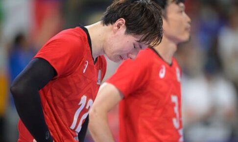 「涙腺崩壊」「男前にしかできない」日本男子バレーの敗退直後…高橋藍を慰めた元同僚イタリア選手の”熱いハグ”に称賛広がる【パリ五輪】