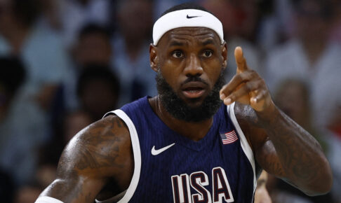 米放送局が金メダル大本命のアメリカを分析「比類のない選手層」　圧倒的存在感示すレブロン、“スター軍団”の弱点にも言及【パリ五輪2024】