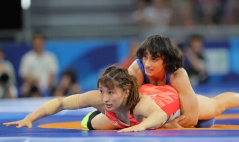 レスリング 須崎優衣の敗者復活戦が3位決定戦に 決勝進出のインド・ビネシュが計量失敗で失格 準決勝敗退者が繰り上がる レスリング 須崎優衣の敗者復活戦が3位決定戦に 決勝進出のインド・ビネシュが計量失敗で失格 準決勝敗退者が繰り上がる