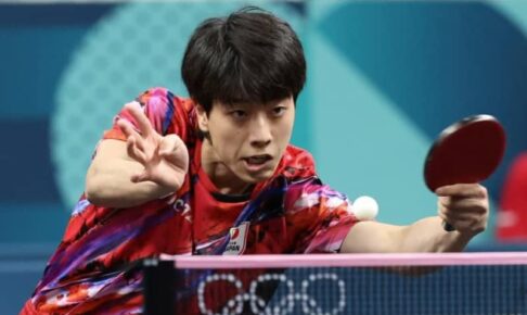 卓球フランス戦　日本は激闘の末に銅メダル逃す　0-2から驚異的な粘り見せるも…　張本が篠塚を抱きしめる「全員が出し切った」
