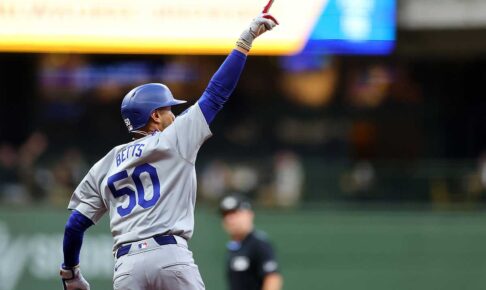【MLB】「歓声はさらに大きくなった」ベッツが復帰戦で先制2ラン→大谷翔平も36号2ランで追加点……　スターがもたらす“影響力”