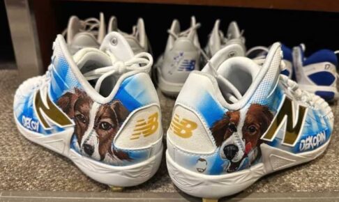 大谷翔平、愛犬デコピン特製スパイクを公開　舌出しデザインも…17日から3試合着用へ