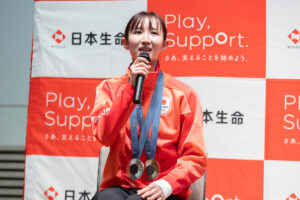 卓球・早田ひな、満身創痍のメダルを振り返り涙「コートに立つことに意味があった」　パリ五輪報告会で周りへ感謝