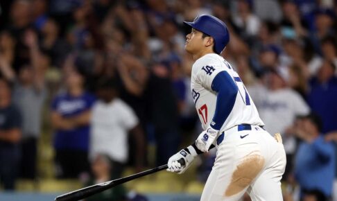 【MLB】まるで映画の主人公　大谷翔平がメットを放って歓喜の輪へ飛び込む「27秒動画」　劇的な40号サヨナラ満塁アーチ