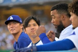 【MLB】47号で味方打線に着火した大谷翔平、山本由伸が2試合連発"エドマン砲”を笑顔で祝福　山本は拍手で大喜び