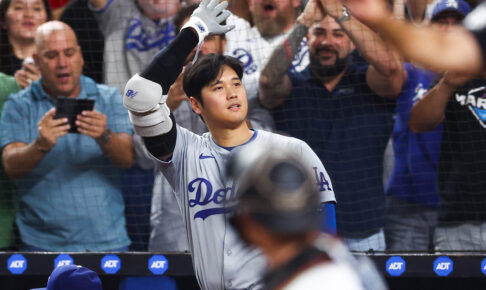 【MLB】「ファンとして見ている」“3打席連発”の大谷翔平に同僚ベッツもお手上げ　6安打10打点には「言葉にならないよ」と苦笑い