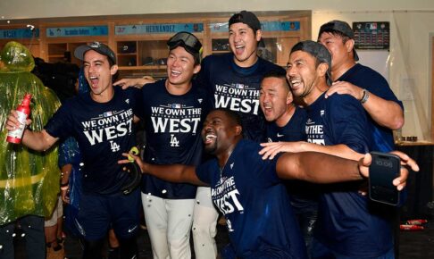 【MLB】「修学旅行みたい」大谷翔平らドジャースメンバーが“路線仕様”のバスに乗車　球団公式Xが写真を公開「みんないい笑顔」