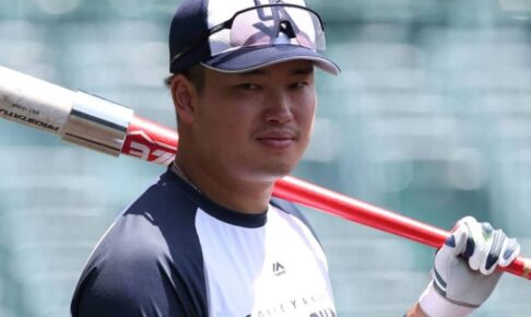 ヤクルト・村上　2冠確定も右足親指骨折　全治2、3カ月「プレミア12」出場は厳しい状況に