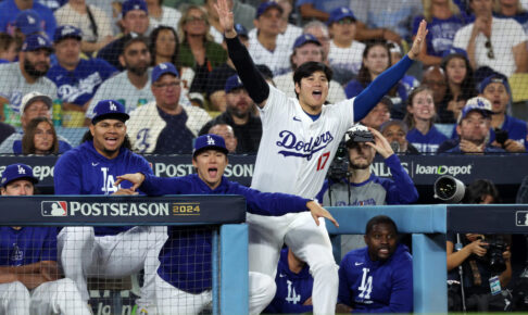 【MLB】追加点タイムリーの大谷翔平、ポストシーズンを全力で楽しむ姿にファン感涙　「ガオ～」「お尻フリフリ」とボルテージ最高潮