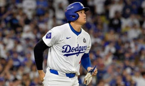 負傷の大谷翔平、山本由伸を“無言”の称賛　ヤンキース撃破から3時間、絶叫シーン付きで