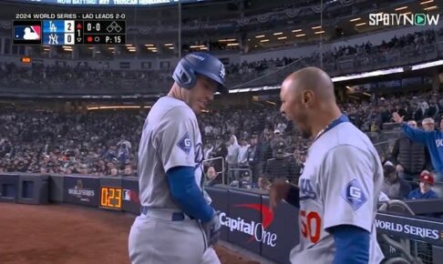 フリーマン、3戦連続弾に「イエス！」 ベッツも雄叫び、大谷翔平は左腕を庇いながら…中継が捉えたMVPトリオ“それぞれの執念”