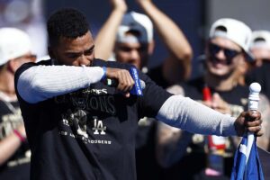 【MLB】「本当にありがとう」FAテオスカーが歓喜の男泣き、これでお別れの可能性も……　大観衆に感謝「君たちが夢を叶えてくれた」