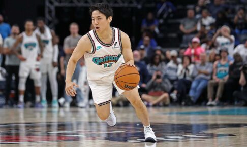 【NBA】河村勇輝が6戦目で初得点　日本人4人目の快挙に「特別な夜」と米メディア　エースのジャ・モラントも喜び爆発