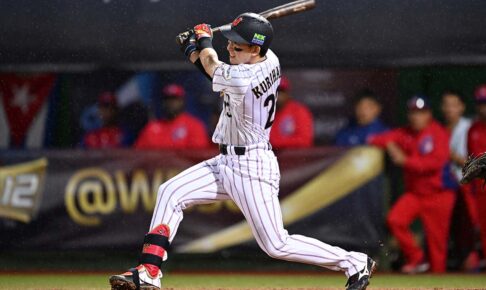 【プレミア12】栗原陵矢、同僚モイネロから“豪雨の激戦”制する決勝犠牲フライ　4連勝でスーパーラウンド進出