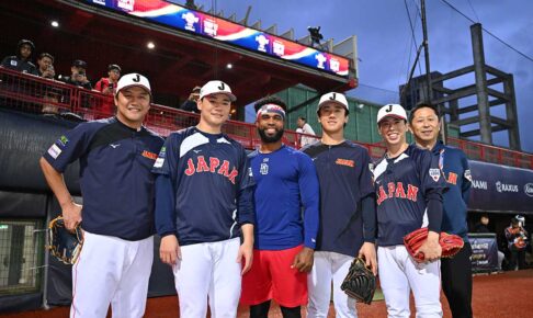 元チームメイトのアルカンタラと再会した清宮幸太郎ら