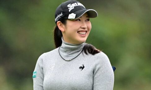 「双子かと思った」　小祝さくらとお揃いコーデ、笑顔まで瓜二つな21歳女王に反響「偶然とは…」