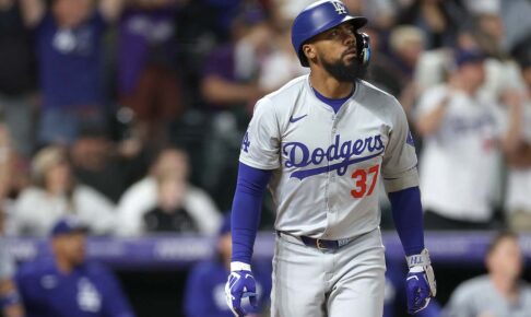 【MLB】怠慢？故障？テオスカーの“緩やか走塁”に地元メディアが憤慨「この振る舞いは許しがたい」　第1戦で殊勲打も……