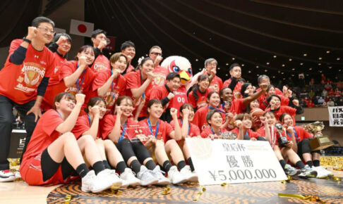 女子バスケ　富士通が大逆転で17大会ぶり4度目のV　第2Q終了時で9点差も…第4Qで怒涛の猛攻　アイシンの渡嘉敷来夢は涙